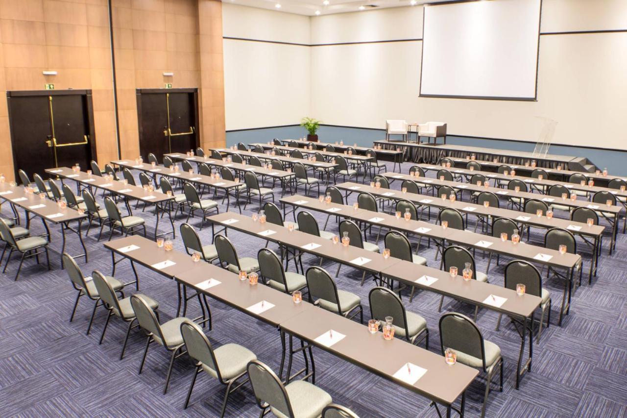 Marriott Sao Paulo Airport Hotel Guarulhos Bagian luar foto The ballroom at the Hilton San Francisco Airport