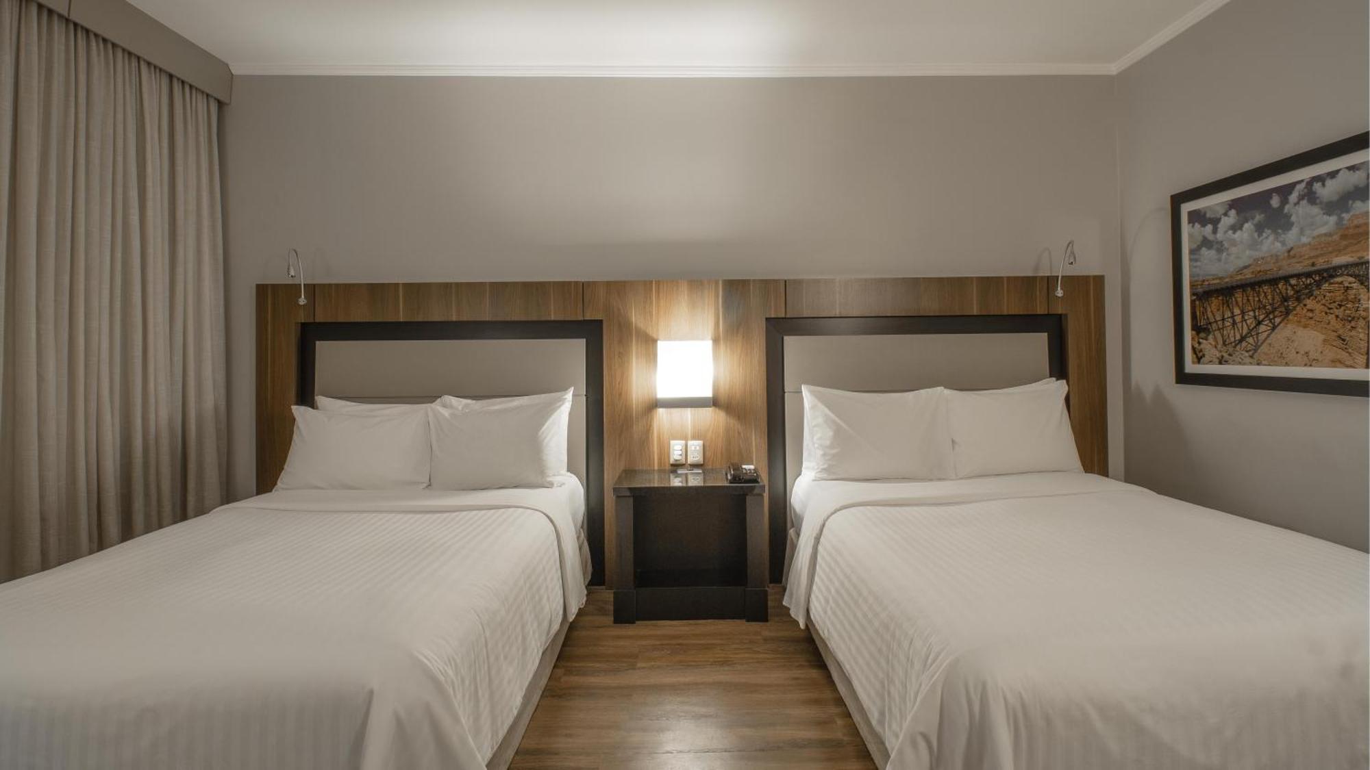 Marriott Sao Paulo Airport Hotel Guarulhos Bagian luar foto A guest room at the Hilton Garden Inn in San Francisco
