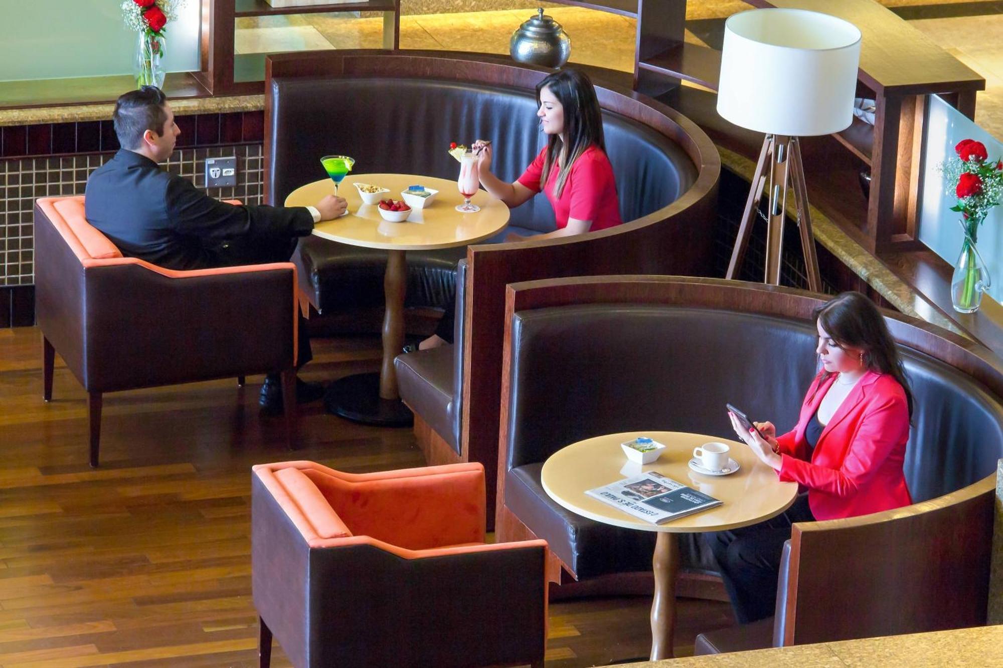 Marriott Sao Paulo Airport Hotel Guarulhos Bagian luar foto The lounge at the airport
