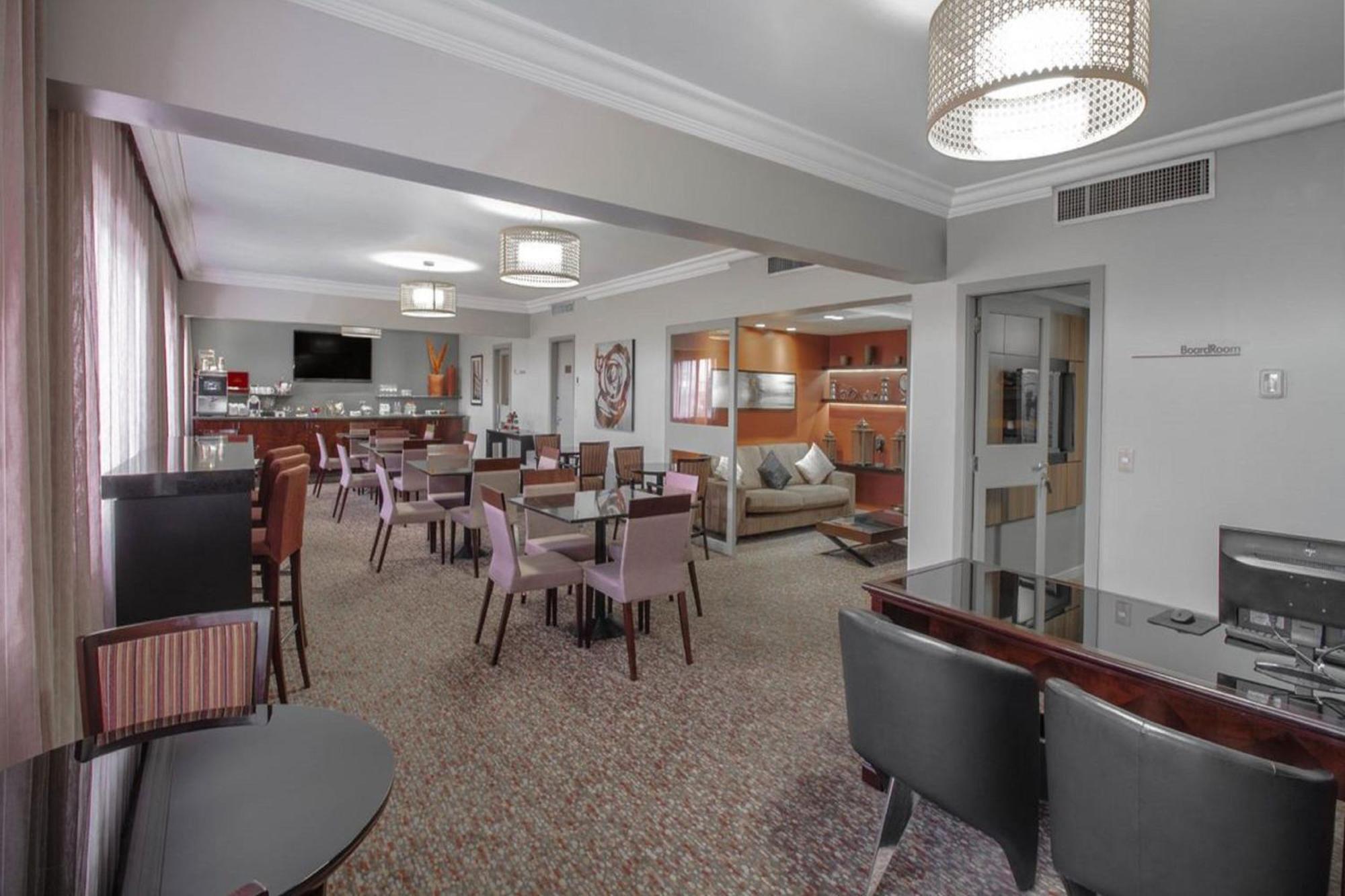 Marriott Sao Paulo Airport Hotel Guarulhos Bagian luar foto The lounge at the airport